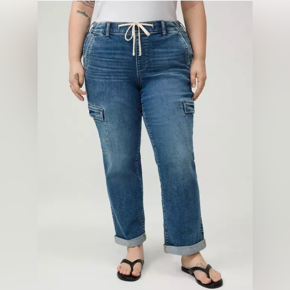 Torrid NWOT Weekend Boyfriend Mid-Rise Jean- Size 2